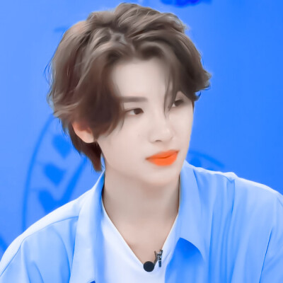 黄明昊
希望冬天的风能把你200％的不开心给吹散。
原江纪然