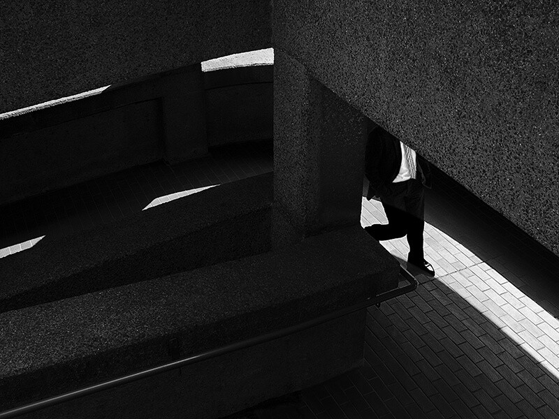 摄影师rupertvandervell黑白影像孤独街头
