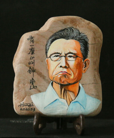 横眉人物石头画作品，天然石头纯手绘！