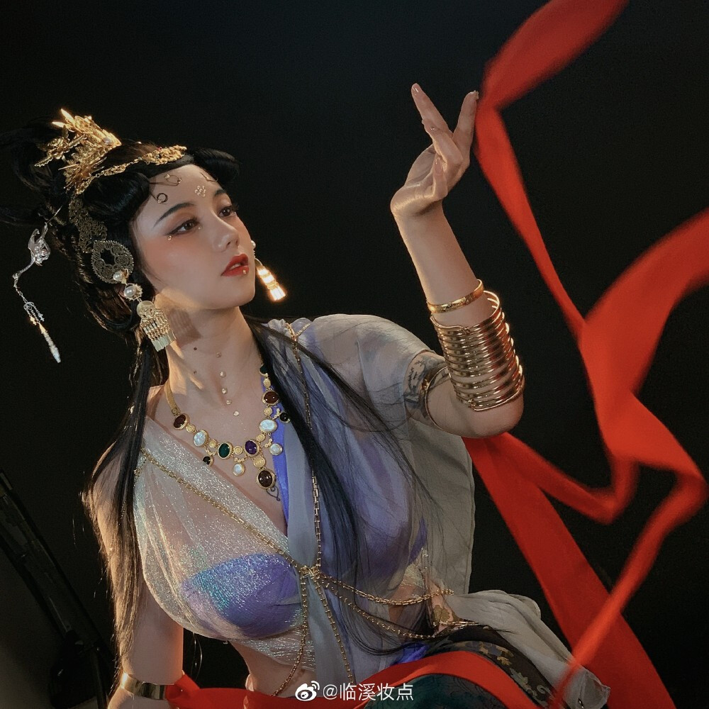 临溪妆点 昨儿的@洛丽塔大哥 大哥绝美～ 好期待正片啊啊啊啊啊～ 妆