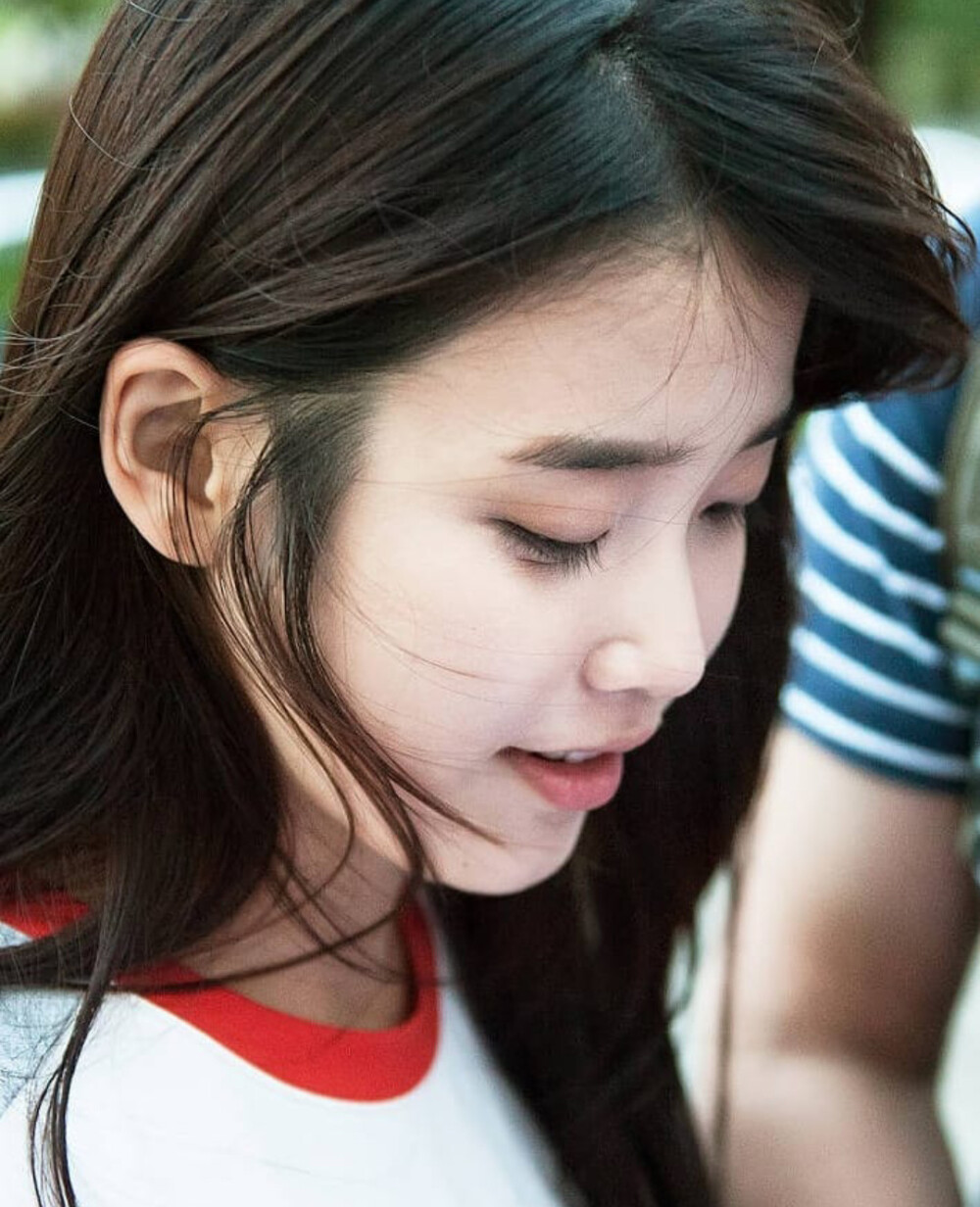 IU