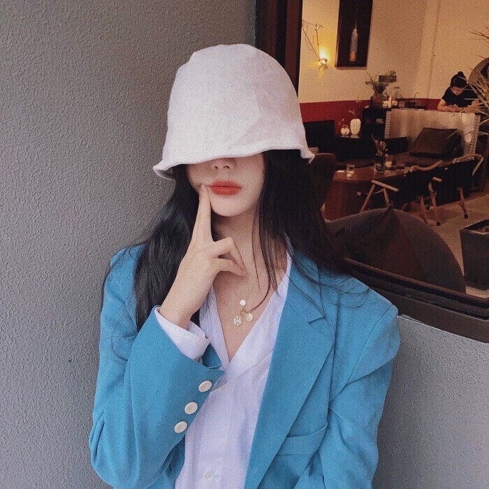 A.Lily。
帽子控女头自截。