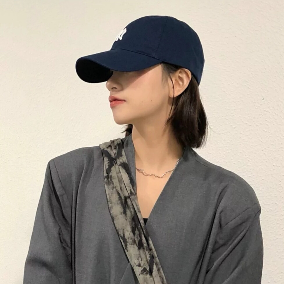 A.Lily。
帽子控女头自截。