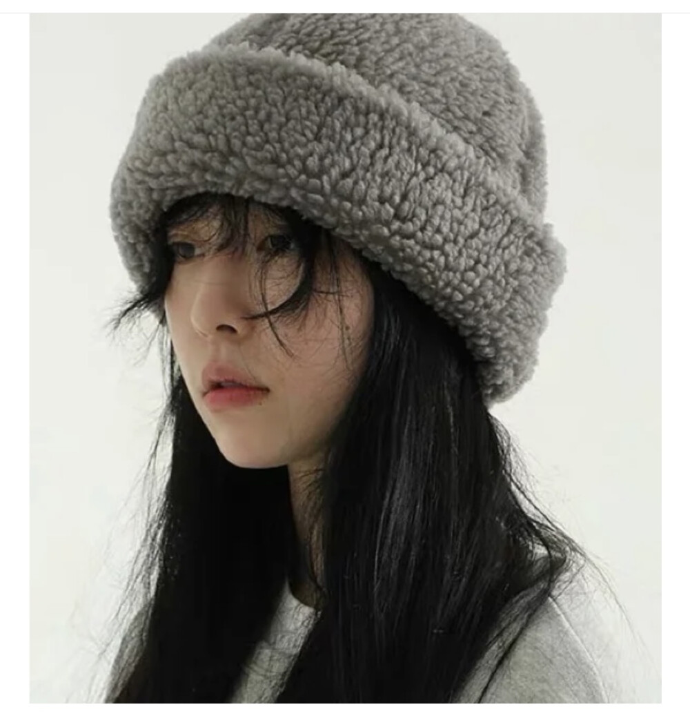 A.Lily。
帽子控女头自截。