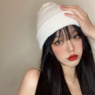 A.Lily。
帽子控女头自截。