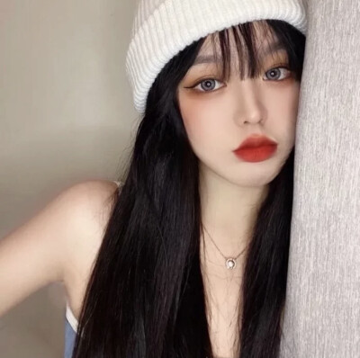 A.Lily。
帽子控女头自截。