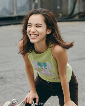 水原希子的笑容响彻云霄