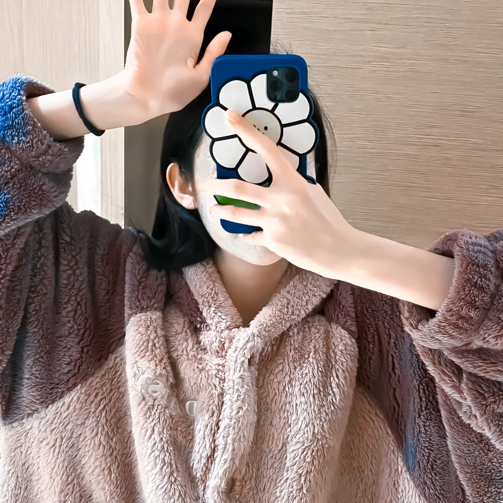 ·张 艺 凡 Ⅱby宋允纾
‘ 洗 洗 睡 了 … T T