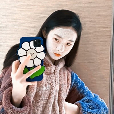 ·张 艺 凡 Ⅱby宋允纾
‘ 洗 洗 睡 了 … T T