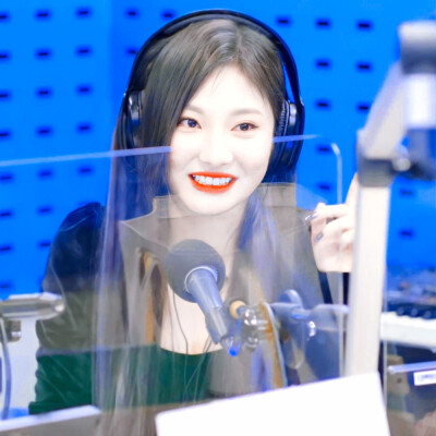 热爱漫无边际 生活自有分寸
NINGNING
宁宁太可爱啦