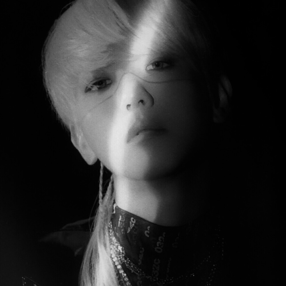  ——扼杀他,我是所羅門死徒
“你是我的长期猎物。”
“要是握不住，以后就教你握别的枪。”