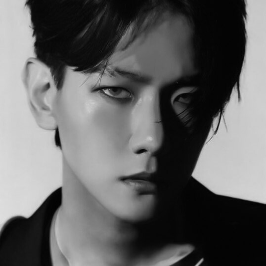  ——扼杀他,我是所羅門死徒
“你是我的长期猎物。”
“要是握不住，以后就教你握别的枪。”