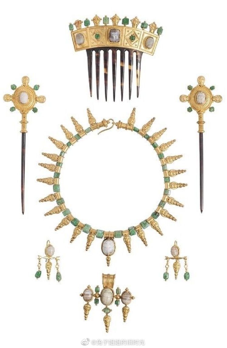 艺术 | 艺术家
黄金宝石套装
卡斯泰拉尼 Castellani 作品