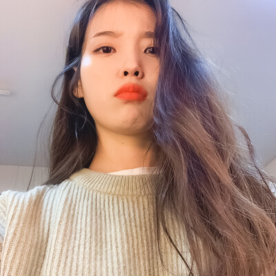 UNLUCKY *
有时候我也分不清再见和再见_”