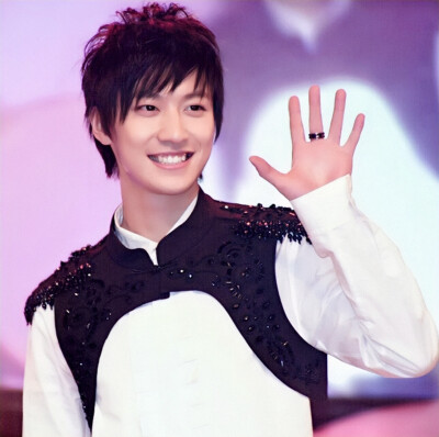 20071207 北京：亚太音乐榜颁奖演唱会，获“年度最受欢迎新劲歌手奖”