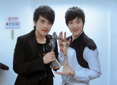 20071207 北京：亚太音乐榜颁奖演唱会，获“年度最受欢迎新劲歌手奖”