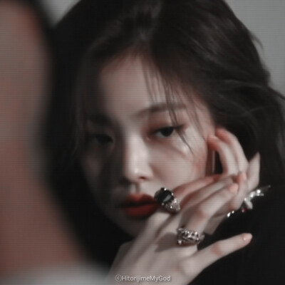 Jennie/苏拾殷。
原截许柒言。