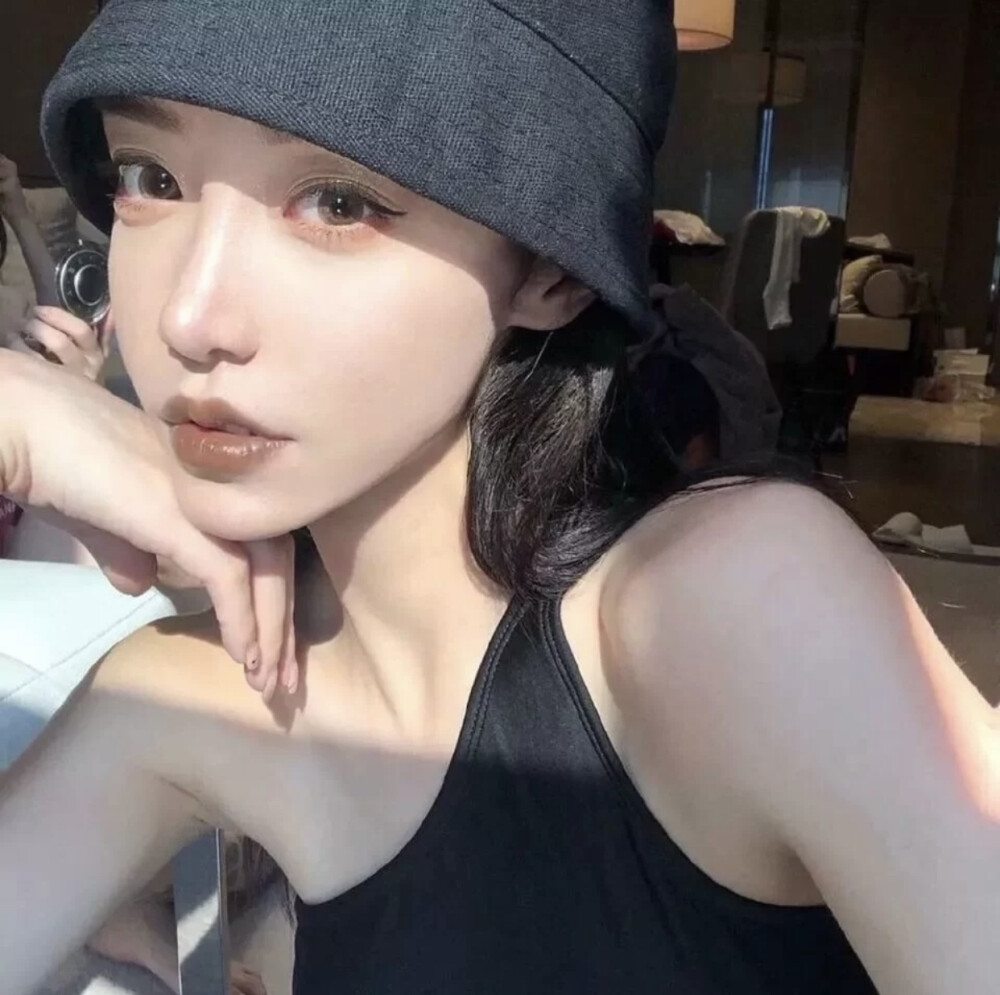 A.Lily。
自截帽子控女头。