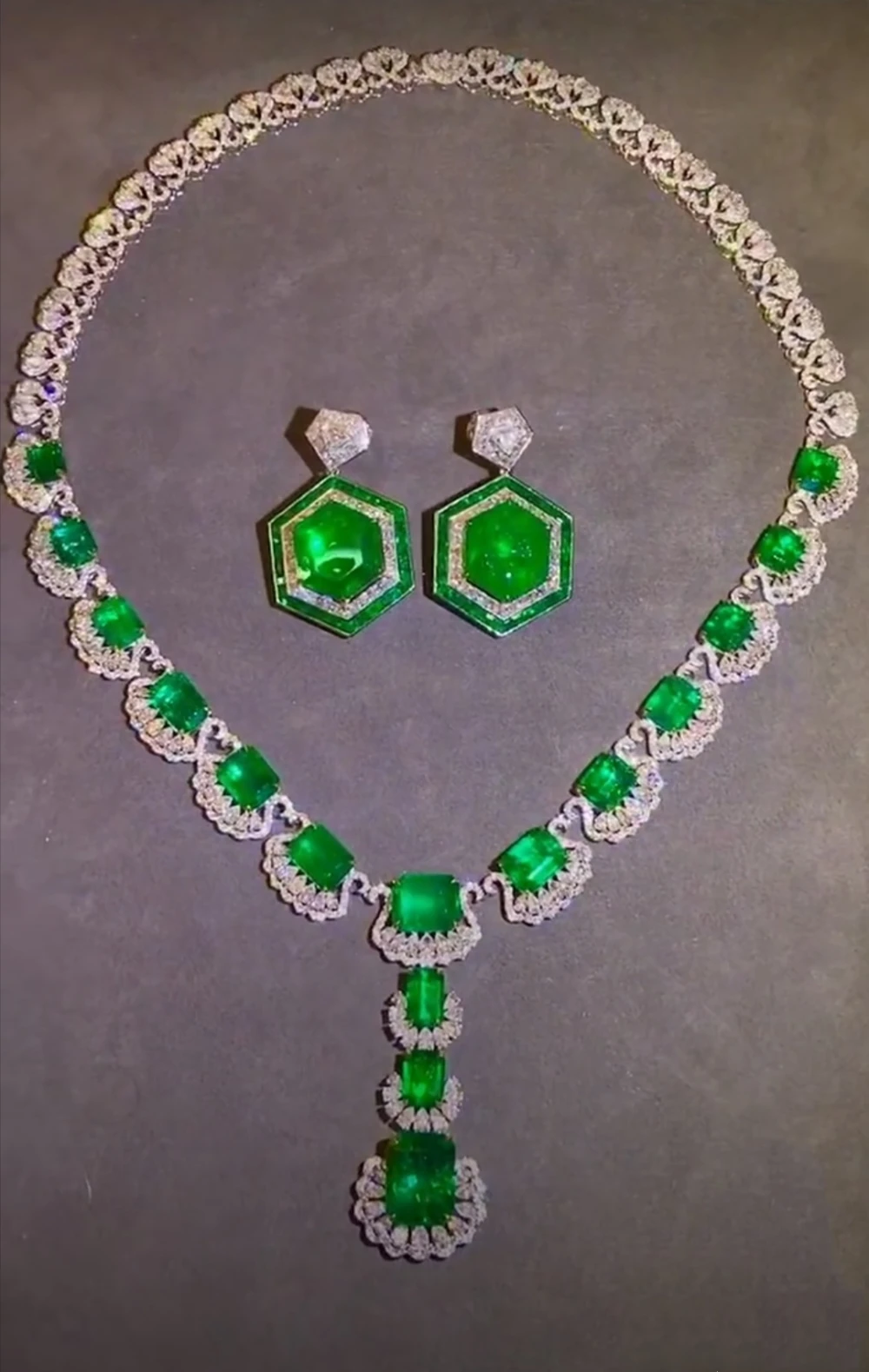 祖母绿 钻石 古董珠宝套装