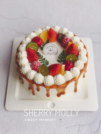 #SHERRYMolly家の下午茶# —『原味cake』给一个特别会吃甜点的男生的生日cake～ 这款焦糖酱cake一定能满足他的口福哒 不甜不腻 有风味 还有小草莓