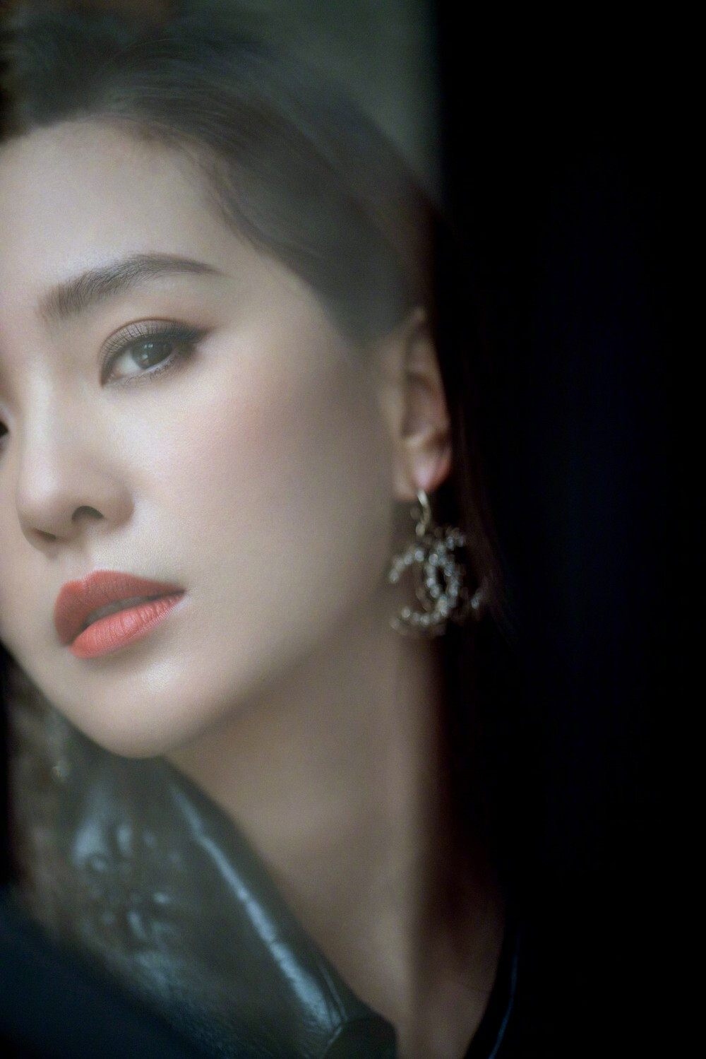 刘诗诗 CHANEL 2020/21“女士城堡”高级手工坊系列活动
2020.12.7
#刘诗诗复古皮夹克#
[weibo@小象王国]
