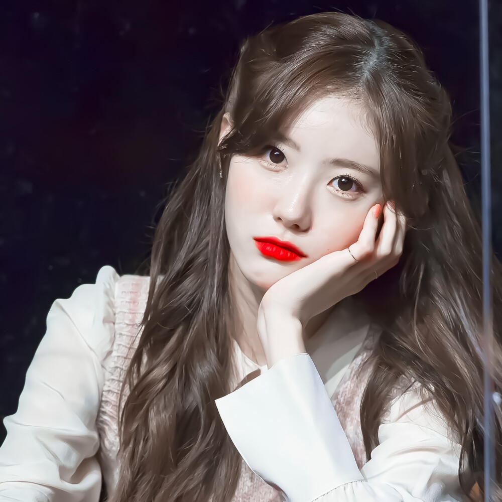 李luda 我就像一只谨慎的兔子一样壮着胆子喜欢着你,你只是一个不耐烦