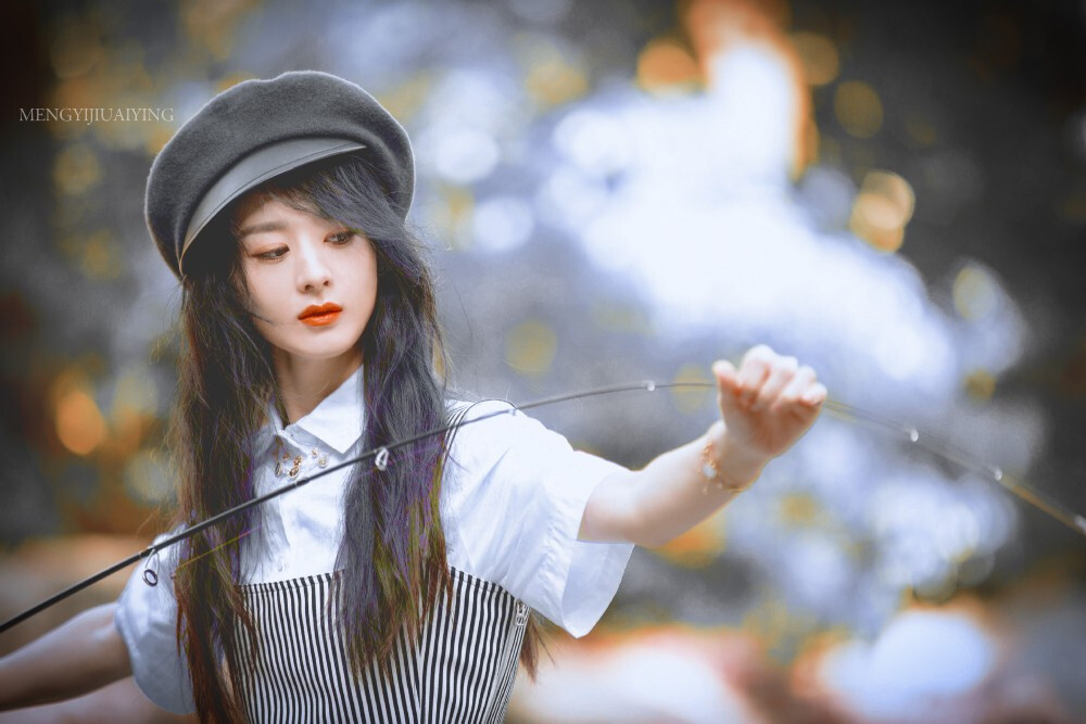 赵丽颖
cr梦依就爱颖