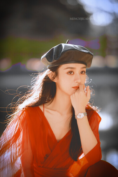 赵丽颖
cr梦依就爱颖