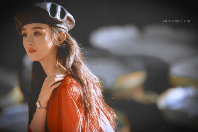 赵丽颖
cr梦依就爱颖