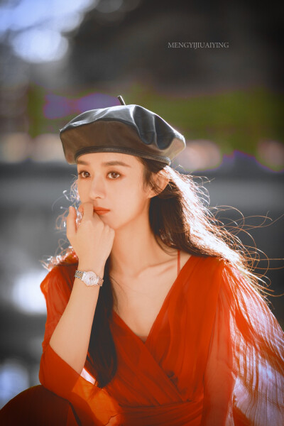 赵丽颖
cr梦依就爱颖