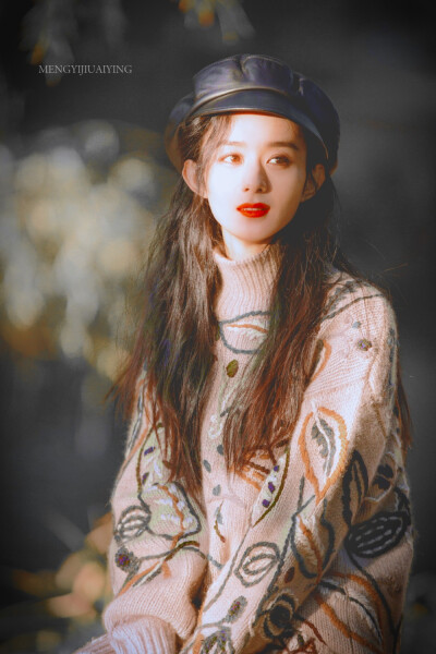 赵丽颖
cr梦依就爱颖