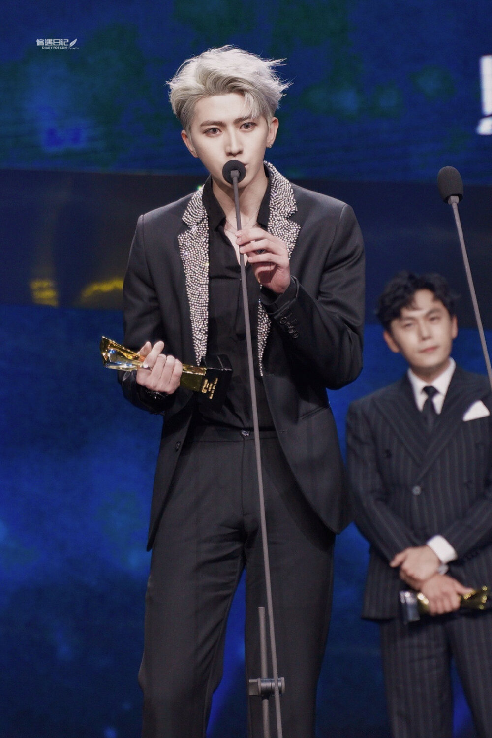  201210MAHB时尚先生盛典
蔡徐坤
cr@偏遇日记_蔡徐坤 