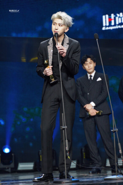  201210MAHB时尚先生盛典
蔡徐坤
cr@偏遇日记_蔡徐坤 