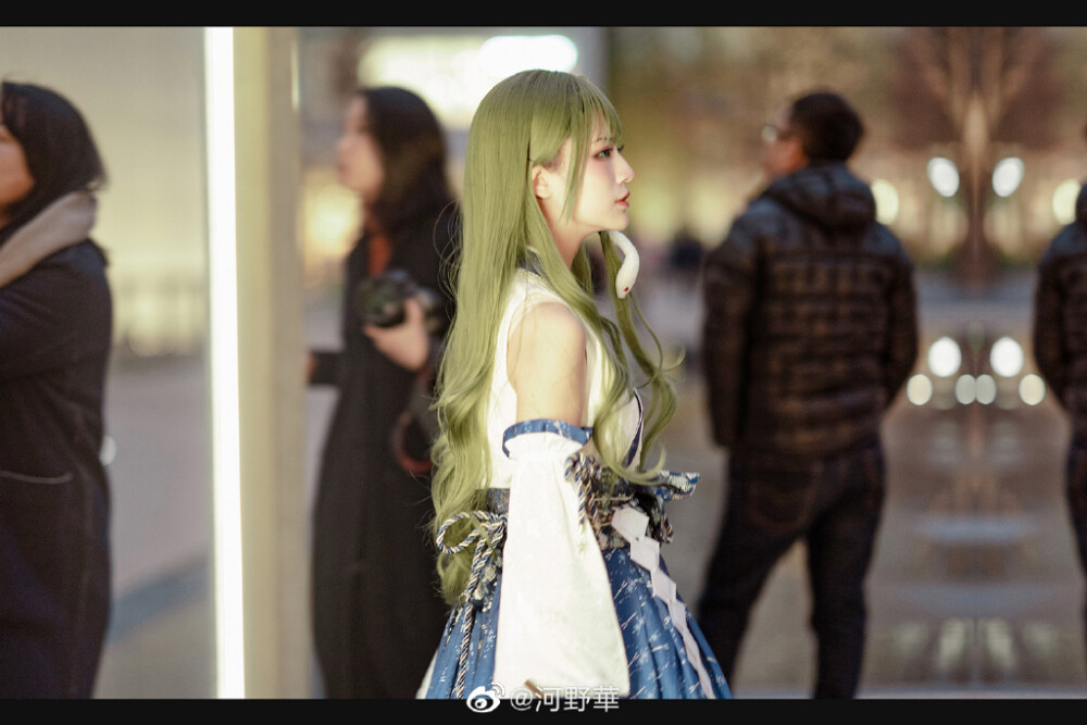 东方 至少让我把思念，寄织在这歌谣里，