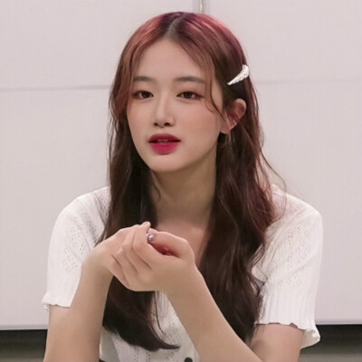 胡馨尹||“来来来不懂学姐跟你讲题。”