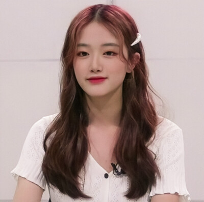 胡馨尹||“来来来不懂学姐跟你讲题。”