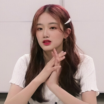 胡馨尹||“来来来不懂学姐跟你讲题。”