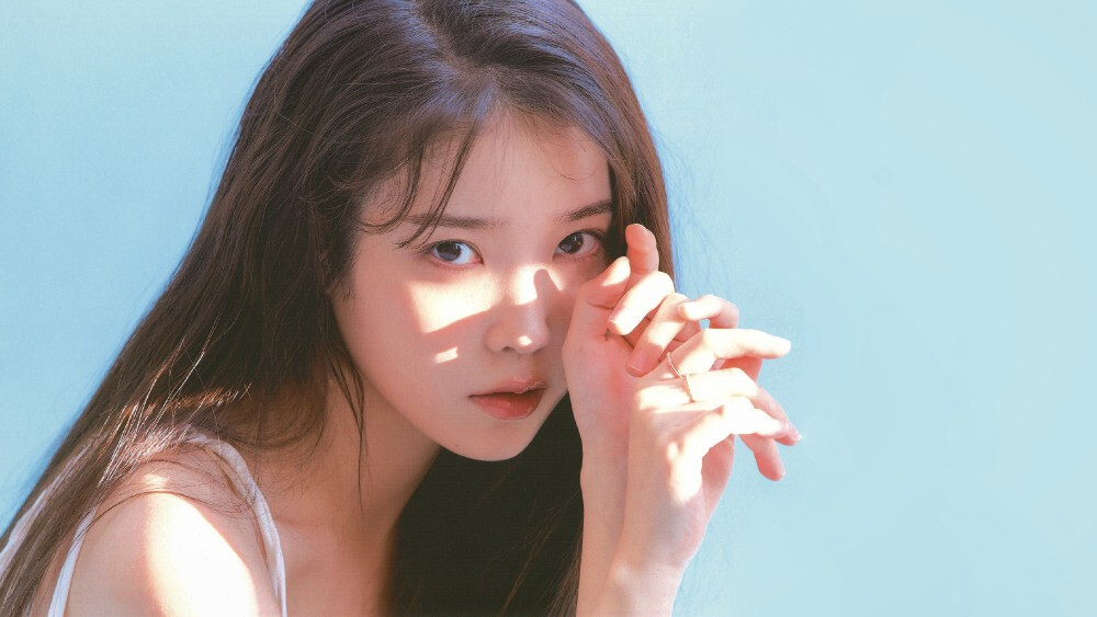 IU/ 李知恩