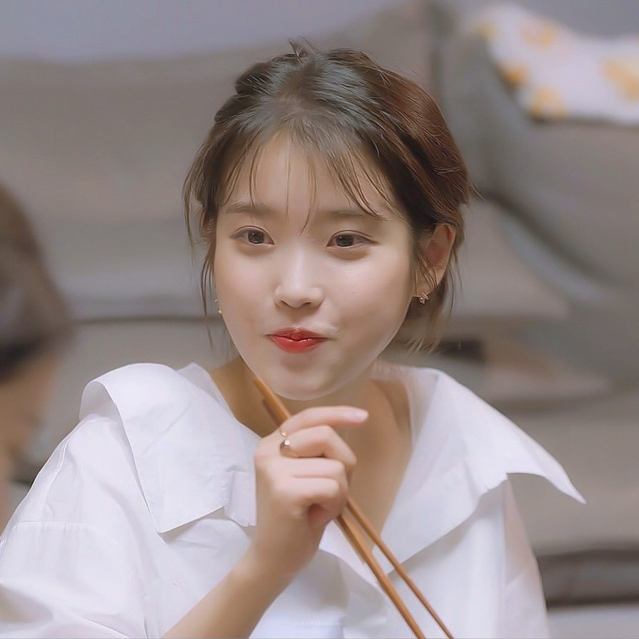 IU/ 李知恩