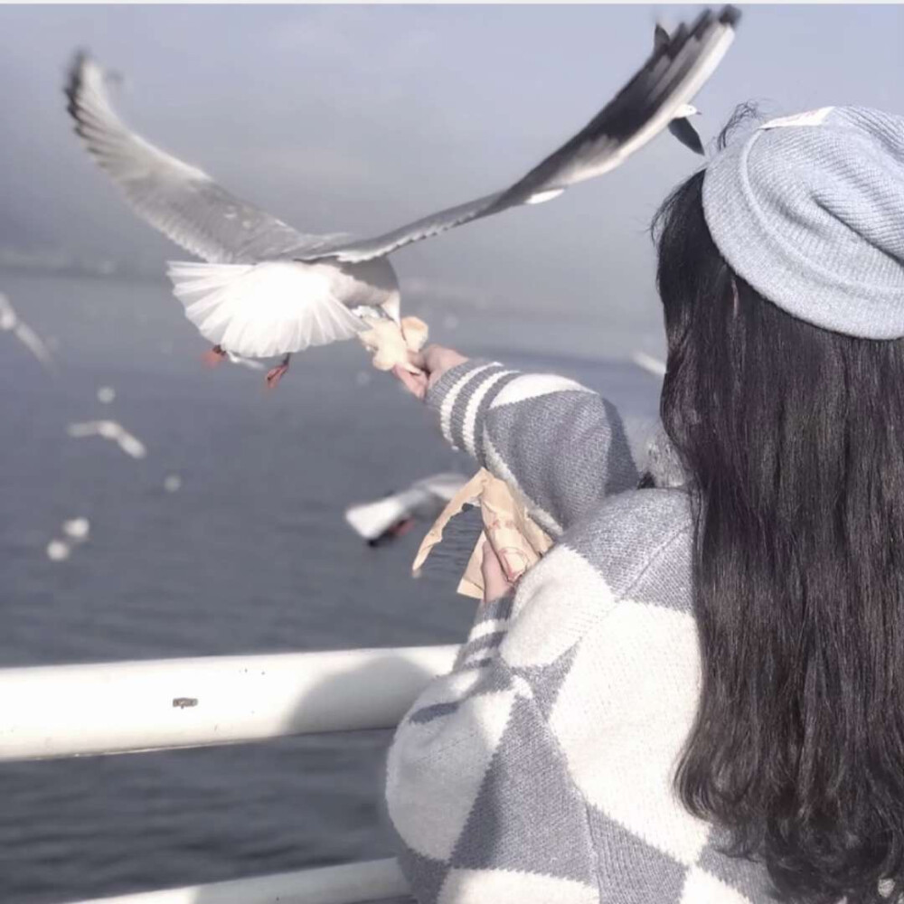 女