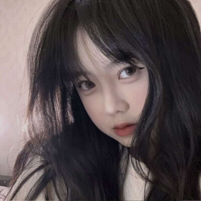 女
