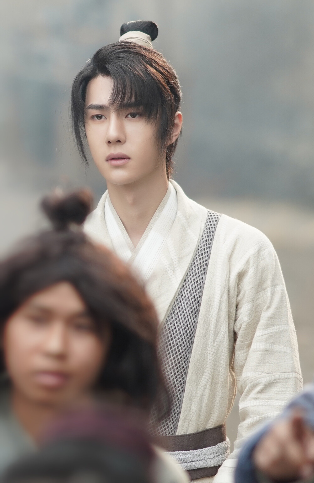 YIBO-OFFICIAL：
#王一博有翡#
身着夜行衣轻功卓绝如燕，横渡洗墨江牵机阵胆识不凡，快意驰骋，就此开篇，既来之，则安之，“想得开居士”谢允公子有礼了！[作揖] @UNIQ-王一博 #王一博谢允# ​​​