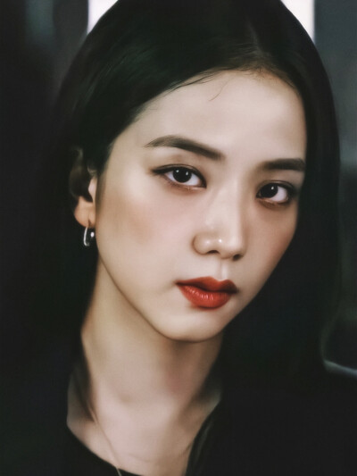 Jisoo 金智秀
cr：金智秀吃草莓吗