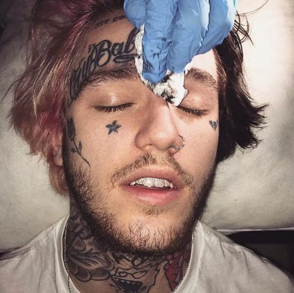 lilpeep额头纹身图片