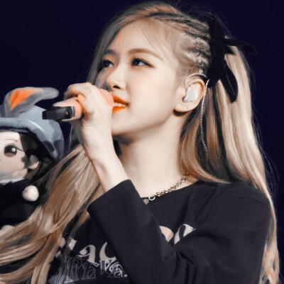  ROSÉ
可爱的公主是不能难过太久的.
cr.pasta02111997