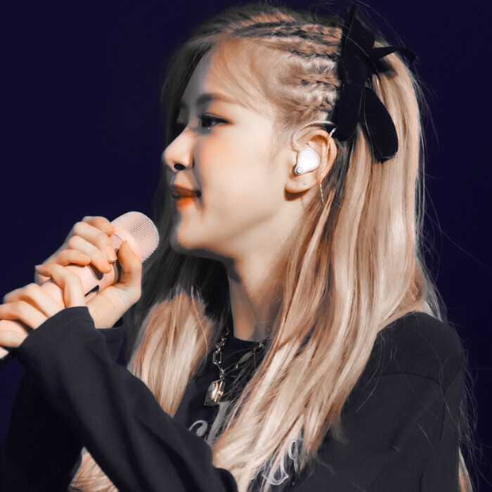  ROSÉ
可爱的公主是不能难过太久的.
cr.pasta02111997