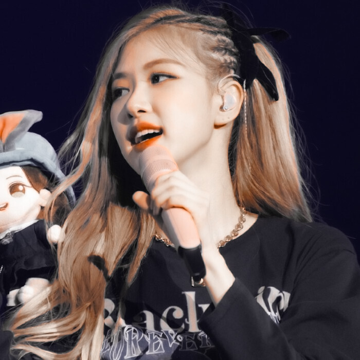  ROSÉ
可爱的公主是不能难过太久的.
cr.pasta02111997