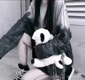 黑色和白色遇见灰色