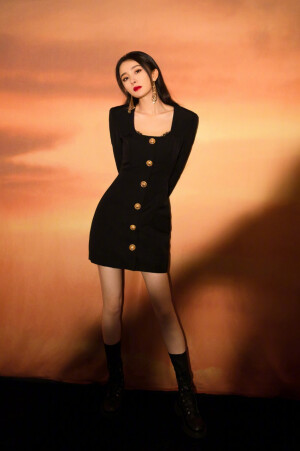 〖女明星服饰〗