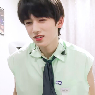 宋亚轩 头像 可爱 爱豆 炸